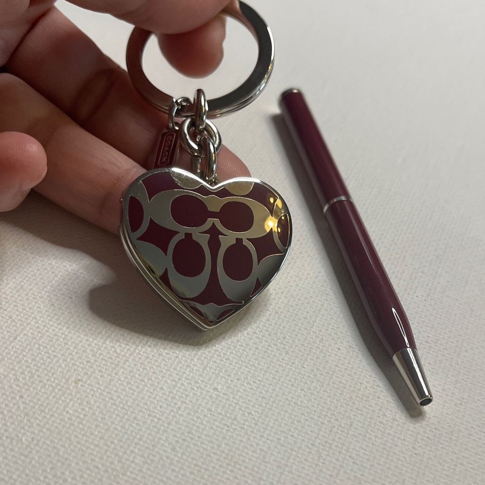 COACH Heart Keyring and pen